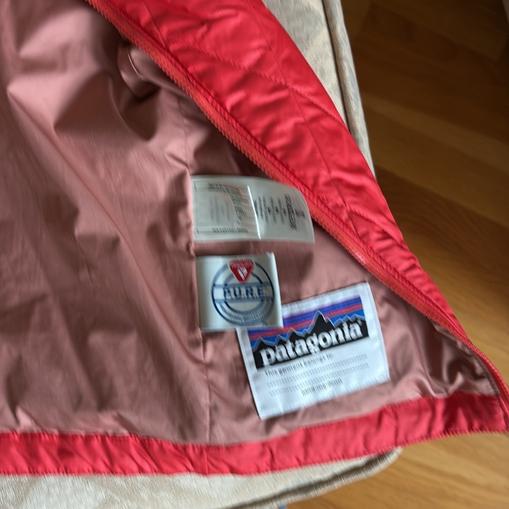 Patagonia quilted jacket, girls 14. - Picture 3 of 7